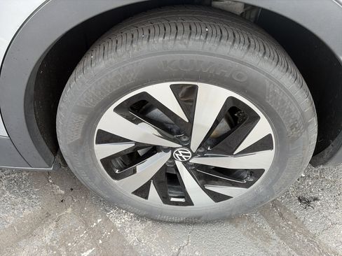 Used 2023 Volkswagen ID.4 Pro AWD/4WD image 11