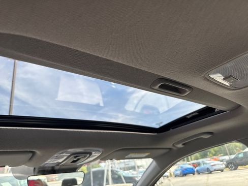 Used 2025 Hyundai Elantra SEL image 9