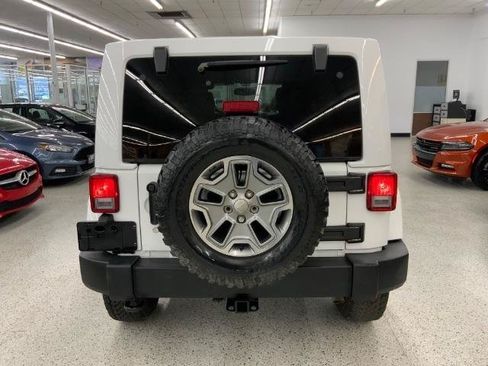 Used 2017 Jeep Wrangler Unlimited Rubicon w/ Connectivity Group AWD/4WD image 6