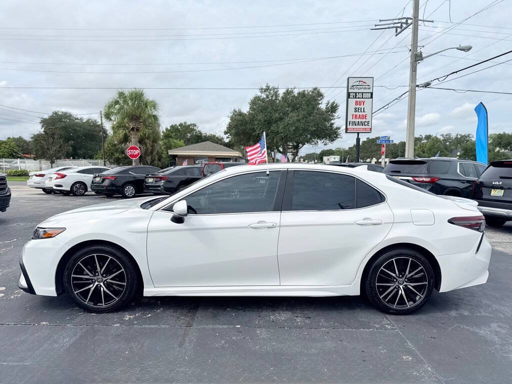 Used 2021 Toyota Camry SE FWD image 3