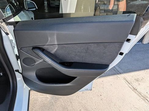 Used 2021 Tesla Model Y Long Range AWD/4WD image 27