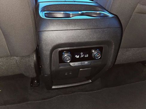 Used 2024 Chevrolet Traverse LT AWD/4WD image 23