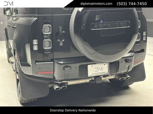 Used 2025 Land Rover Defender 110 V8 AWD/4WD image 15