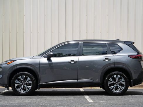 Used 2022 Nissan Rogue SV FWD image 8