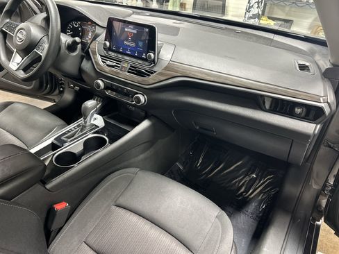 Used 2024 Nissan Altima 2.5 SV FWD image 29