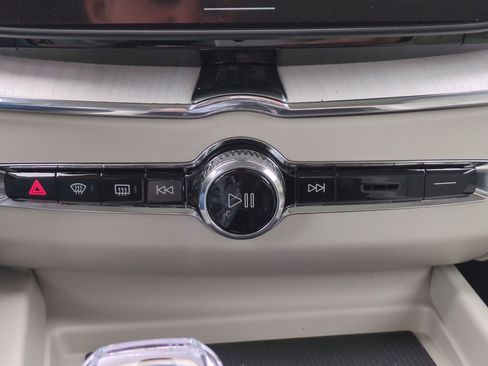New 2026 Volvo XC60 T8 Ultra w/ Protection Package Premier AWD/4WD image 17