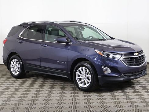 Used 2018 Chevrolet Equinox LT w/ Sun & Infotainment Package AWD/4WD image 2