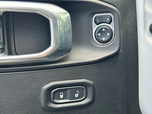 Used 2022 Jeep Wrangler Unlimited Sport AWD/4WD image 13