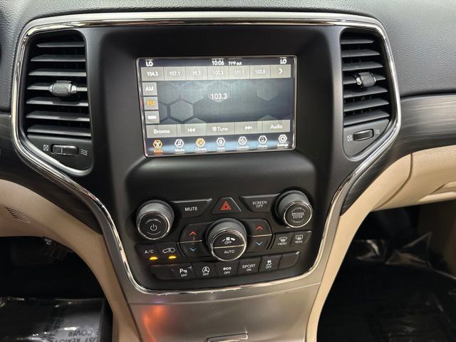 Used 2020 Jeep Grand Cherokee Laredo AWD/4WD image 16