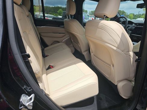 Used 2022 Jeep Grand Cherokee Limited 4xe w/ Luxury Tech Group II AWD/4WD image 12