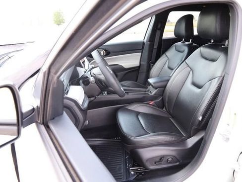 Used 2025 Jeep Compass Limited AWD/4WD image 8