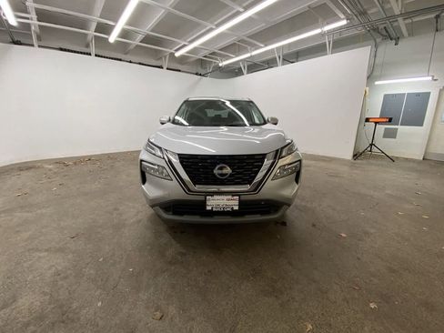 Used 2023 Nissan Rogue SV image 9