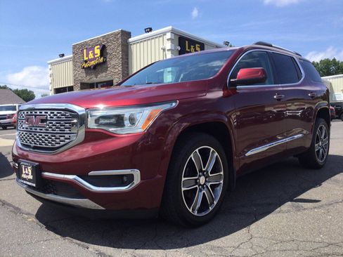 Used 2017 GMC Acadia Denali w/ Technology Package AWD/4WD image 2