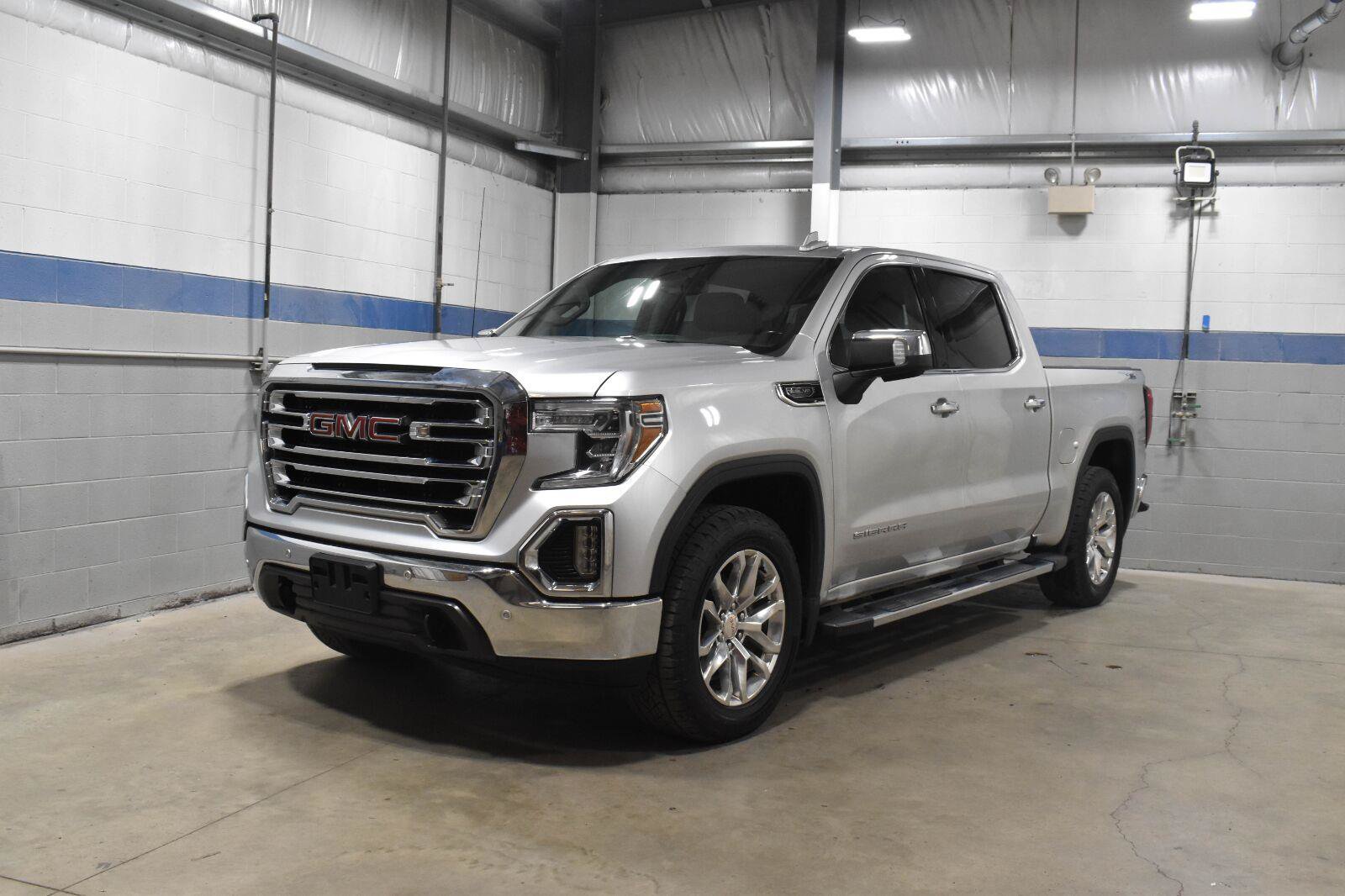 Used 2022 GMC Sierra 1500 SLT w/ SLT Premium Plus Package AWD/4WD image 2