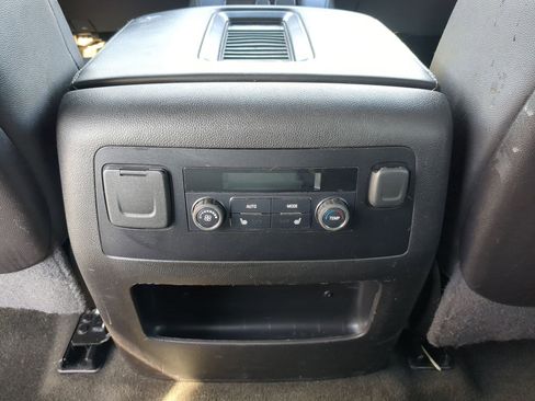 Used 2016 GMC Yukon SLT image 29