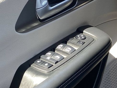 Used 2024 Chrysler Pacifica Touring-L FWD image 29