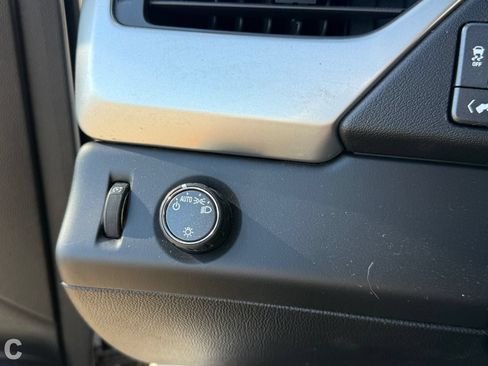 Used 2015 Chevrolet Suburban LT RWD image 14