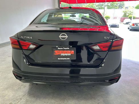Used 2024 Nissan Altima 2.5 SV FWD image 4