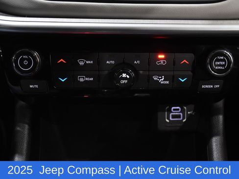 Used 2025 Jeep Compass Limited AWD/4WD image 20