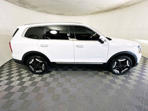 Used 2025 Kia Telluride S FWD image 2