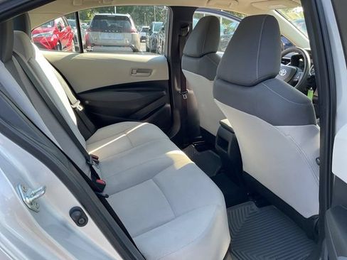Used 2022 Toyota Corolla LE FWD image 17