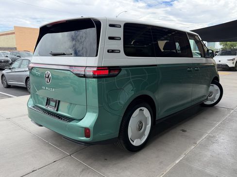 Used 2025 Volkswagen ID. Buzz 1st Edition RWD image 4