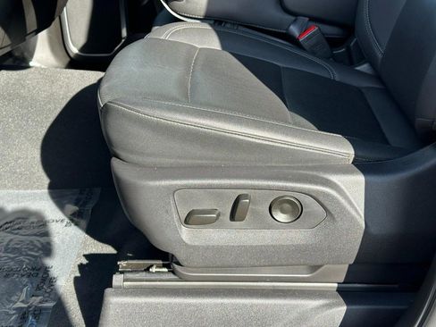 Used 2025 GMC Sierra 1500 SLT image 18