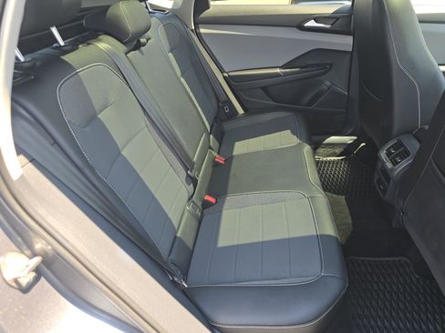 Used 2023 Volkswagen Taos SE w/ Panoramic Sunroof Package FWD image 16
