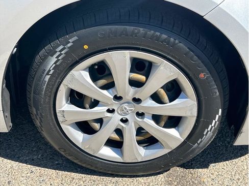 Used 2021 Toyota Corolla LE w/ Carpet Mat Package (TMS) FWD image 10