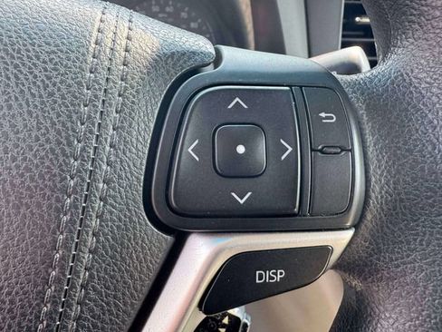 Used 2015 Toyota Sienna LE FWD image 23