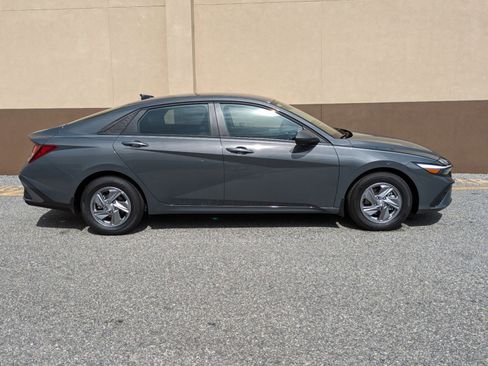 New 2026 Hyundai Elantra SE image 3