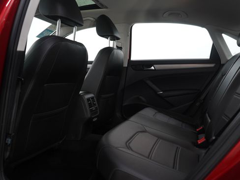 Used 2020 Volkswagen Passat 2.0T SE w/ Sunroof Package FWD image 17