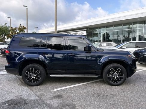 Used 2025 Lexus GX 550 w/ Accessory Package (Z1) AWD/4WD image 2