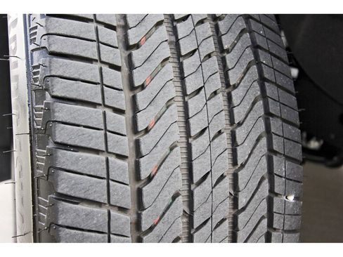 Certified 2025 Cadillac Escalade ESV Luxury image 32