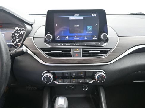 Used 2024 Nissan Altima 2.5 SV FWD image 12