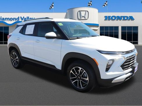 Used 2025 Chevrolet TrailBlazer LT image 1