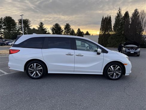 Certified 2024 Honda Odyssey Touring image 10