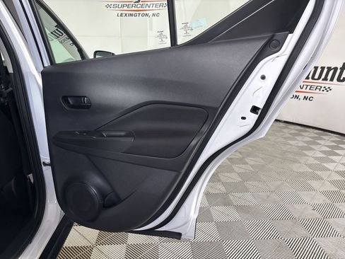 Used 2022 Nissan Kicks S image 22