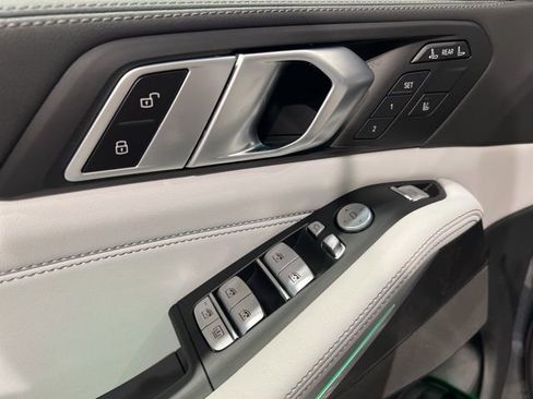 Used 2023 BMW X7 xDrive40i w/ Premium Package image 15