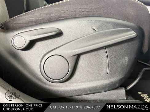 Used 2017 Jeep Cherokee Sport FWD image 40