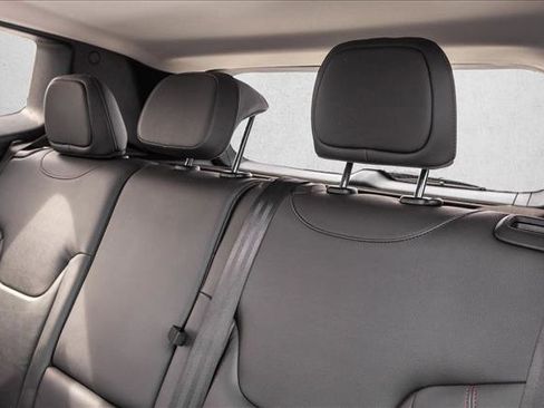 Used 2019 Jeep Renegade Trailhawk AWD/4WD image 27