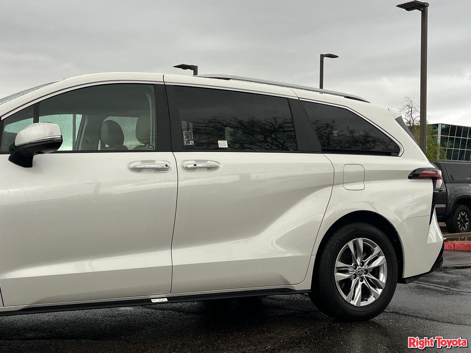 Certified 2023 Toyota Sienna Limited FWD image 10