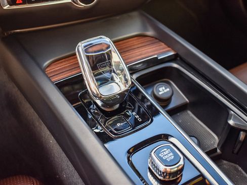 Used 2023 Volvo V60 B5 Cross Country Ultimate w/ Climate Package image 20