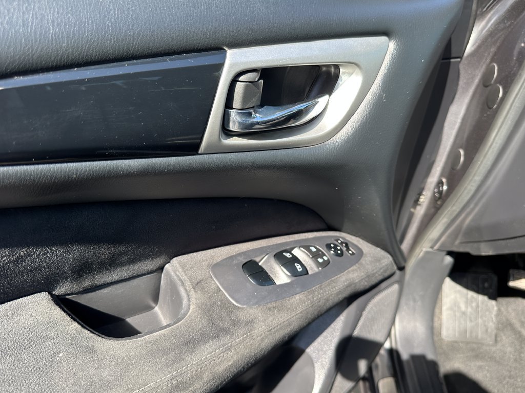 Used 2016 Nissan Pathfinder SV FWD image 21