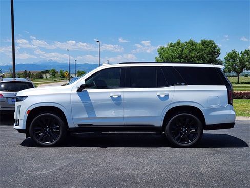 Used 2021 Cadillac Escalade Sport Platinum image 2