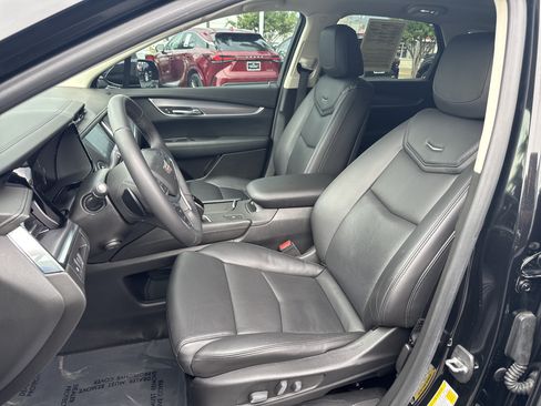 Used 2018 Cadillac XT5 Luxury w/ Driver Awareness Package FWD image 21
