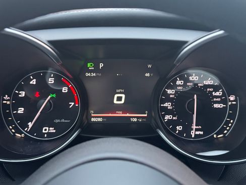 Used 2017 Alfa Romeo Giulia Ti w/ TI 19" Sport Package image 9