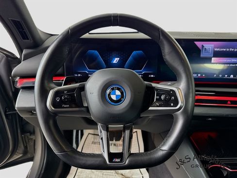 Used 2024 BMW i5 eDrive40i w/ M Sport Package image 12