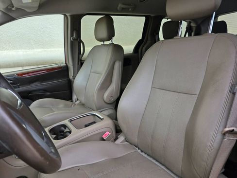 Used 2012 Chrysler Town & Country Touring-L w/ Entertainment Group #2 image 10