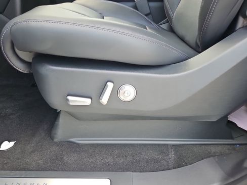 New 2025 Lincoln Navigator L Reserve AWD/4WD image 19